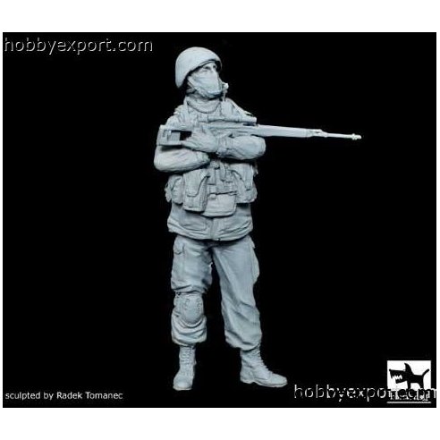 Black Dog  	1 35 KIT  SOLDIER IN CRIMEA 2014 LITTLE GREEN MAN NO.4 SNIPER