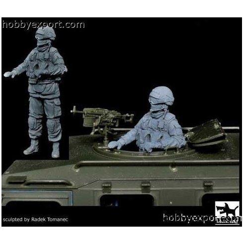 Black Dog   	1 35 KIT SOLDIER IN CRIMEA 2014 LITTLE GREEN MAN NO.3 GAZ TIGER GUNNER