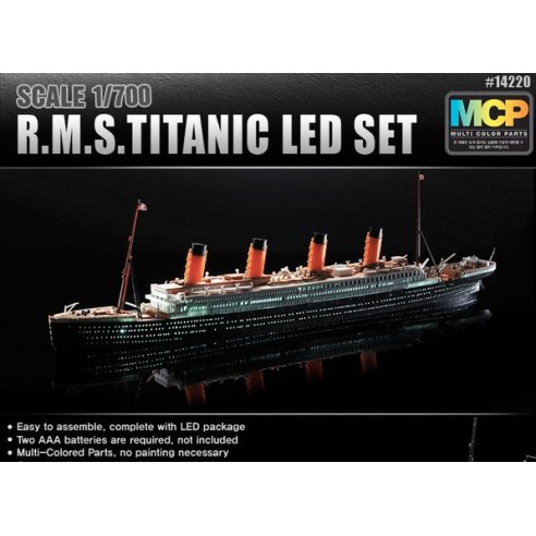 Academy 1 700 R.M.S. TITANIC + LED SET