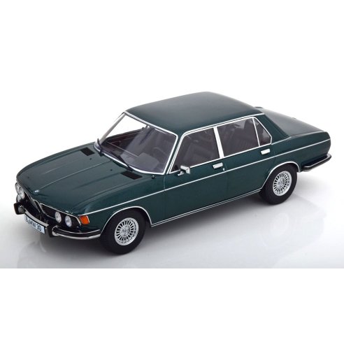 KK-Scale BMW 3.0S E3 2.SERIES DARK GREEN METALLIC 1971 1/18