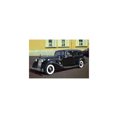 ICM 1/35 Packard Twelve (Model 1936), WWII Soviet Leader''s Car with Passengers (5 figures)