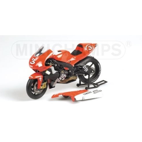 Minichamps YAMAHA YZR 500 MOTOMONDIALE 2001 TEAM MARLBORO MAX BIAGGI 1/12