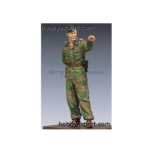 ALPINE MINIATURES 	1 35 KIT (MAQUETTE) WSS PANZER OFFICER IN KURSK NO.2